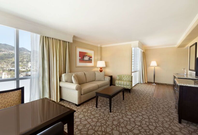 בית מלון כפרי Embassy Suites Los Angeles Glendale