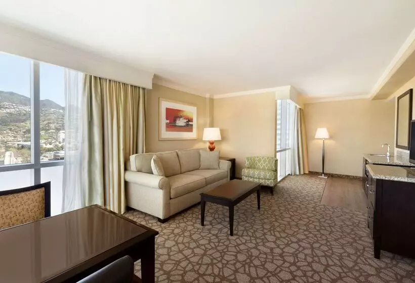 هتل Embassy Suites Los Angeles Glendale