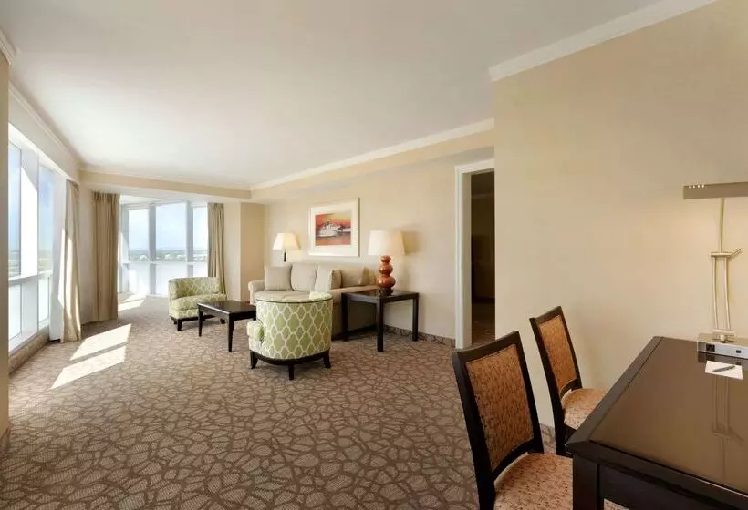 هتل Embassy Suites Los Angeles Glendale