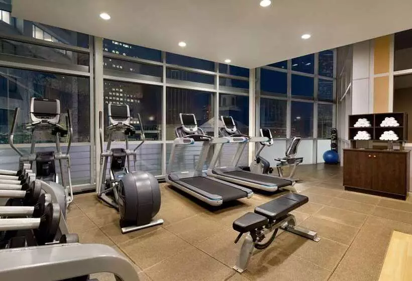 هتل Embassy Suites Los Angeles Glendale