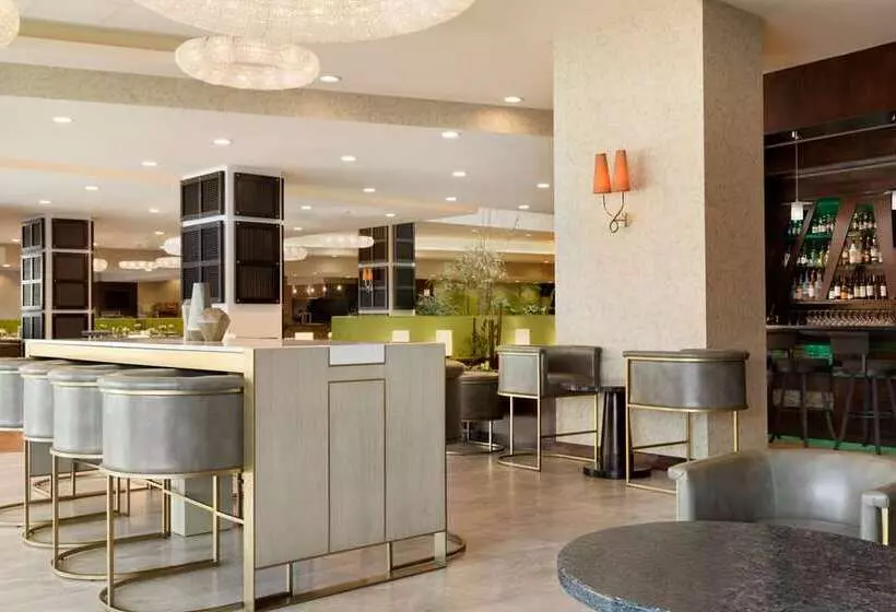 هتل Embassy Suites Los Angeles Glendale