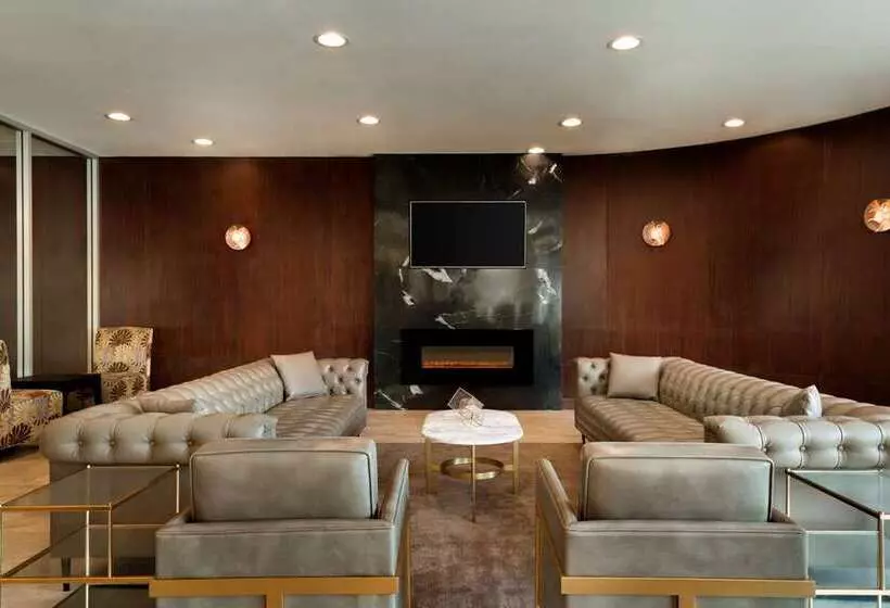 هتل Embassy Suites Los Angeles Glendale