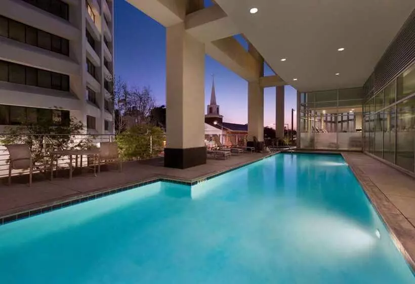 هتل Embassy Suites Los Angeles Glendale