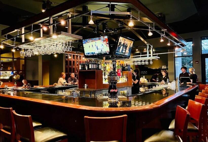 Holiday Inn Hotel & Suites Bloomington Airport, An Ihg