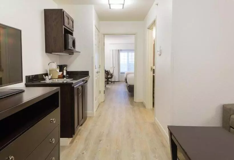 Holiday Inn Hotel & Suites Bloomington Airport, An Ihg