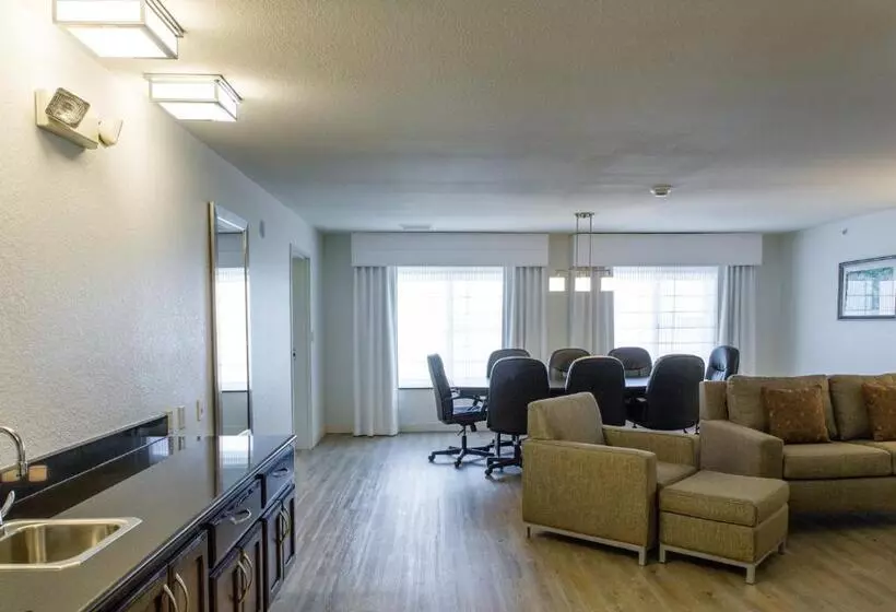 Holiday Inn Hotel & Suites Bloomington Airport, An Ihg