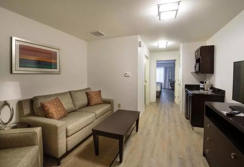 Holiday Inn Hotel & Suites Bloomington Airport, An Ihg