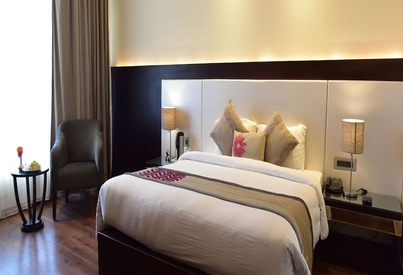 Отель Marigold Sarovar Portico Shimla