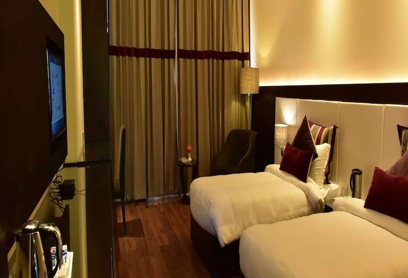 Отель Marigold Sarovar Portico Shimla