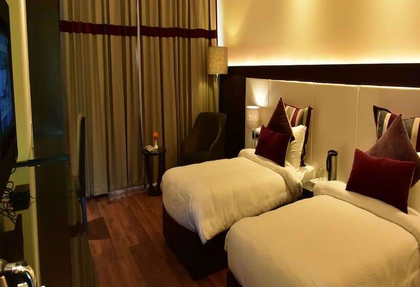 Отель Marigold Sarovar Portico Shimla