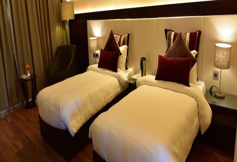 Отель Marigold Sarovar Portico Shimla