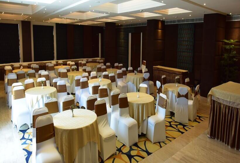 Отель Marigold Sarovar Portico Shimla