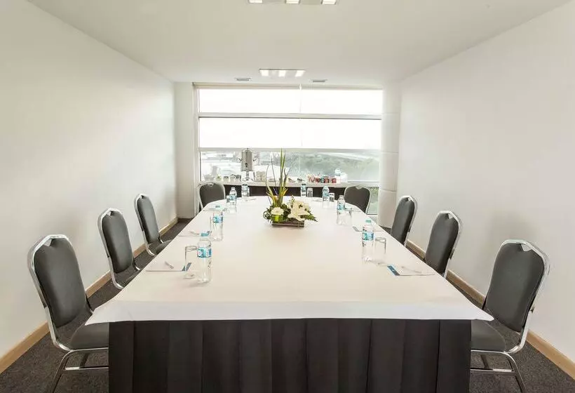 Отель NH Mexico City Valle Dorado