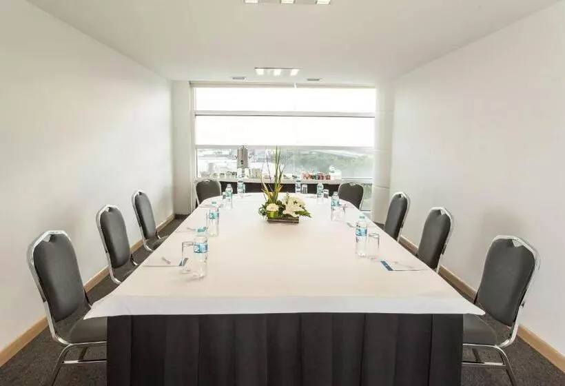 Отель NH Mexico City Valle Dorado