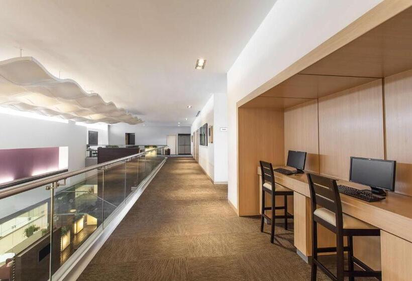 ホテル NH Mexico City Valle Dorado