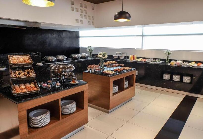 ホテル NH Mexico City Valle Dorado