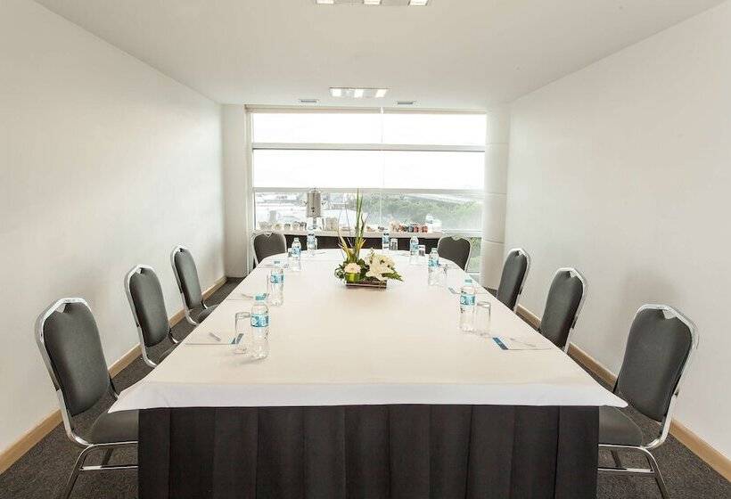 ホテル NH Mexico City Valle Dorado