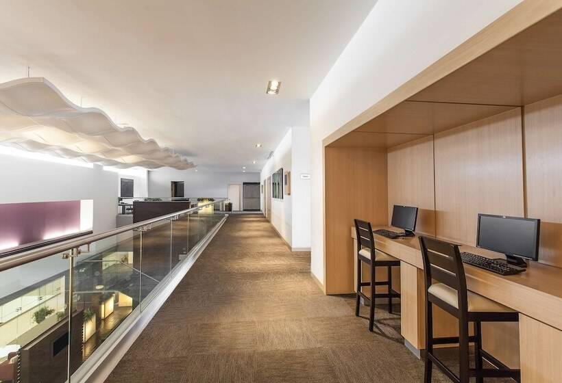 ホテル NH Mexico City Valle Dorado