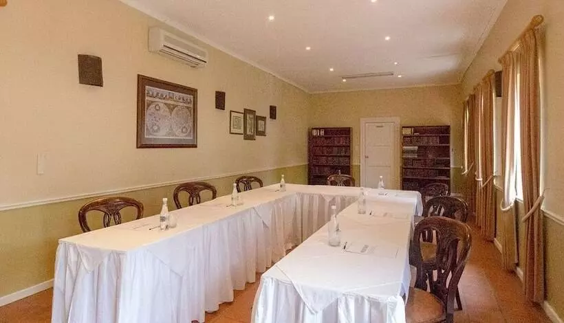 Pontac Manor Hotel & Restaurant