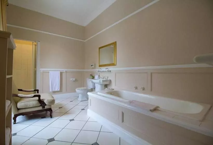 Pontac Manor Hotel & Restaurant