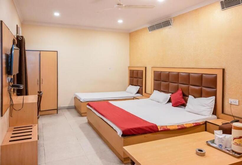 בית מלון כפרי Prayag