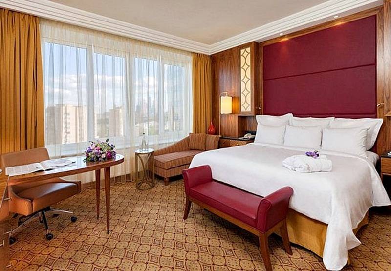 בית מלון כפרי Renaissance Moscow Monarch Centre  By Marriott