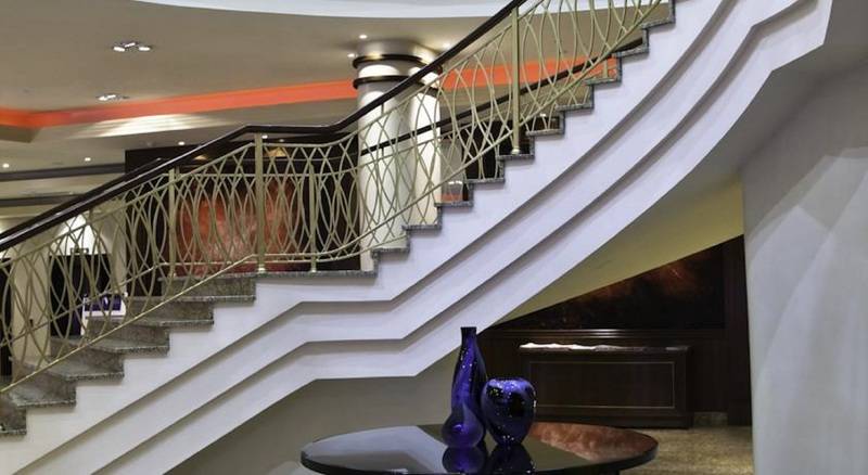 בית מלון כפרי Renaissance Moscow Monarch Centre  By Marriott