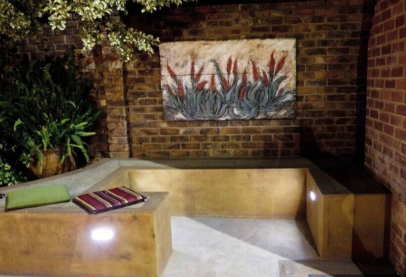 Отель Sunrock Guesthouse