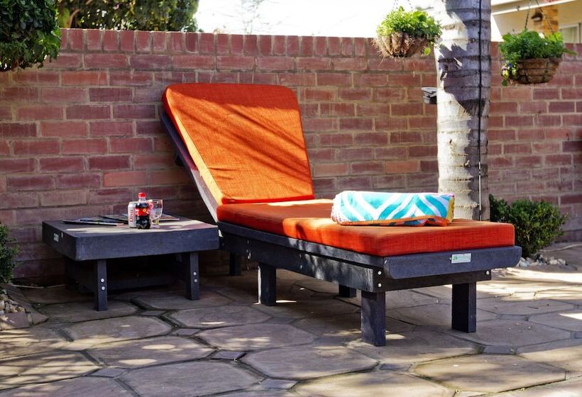 Отель Sunrock Guesthouse