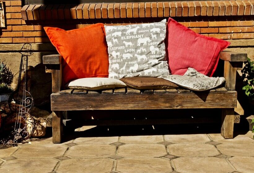 Отель Sunrock Guesthouse