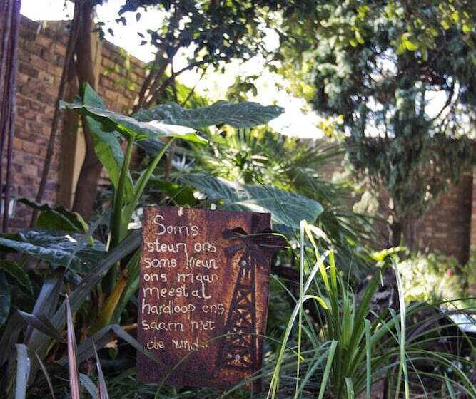 Отель Sunrock Guesthouse