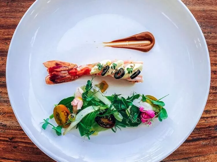 هتل Temple Point Resort