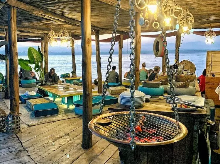 هتل Temple Point Resort