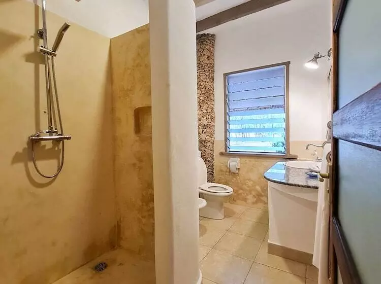 هتل Temple Point Resort