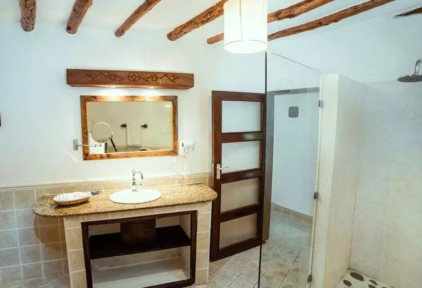 هتل Temple Point Resort