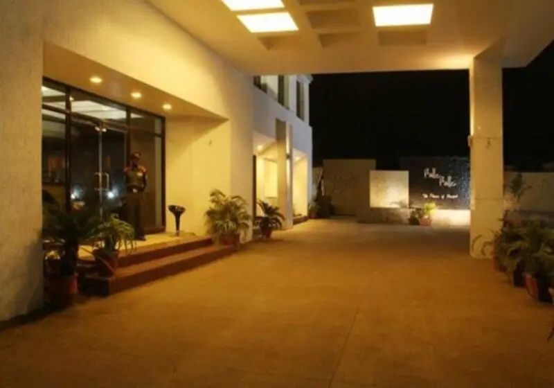 ホテル The Manor