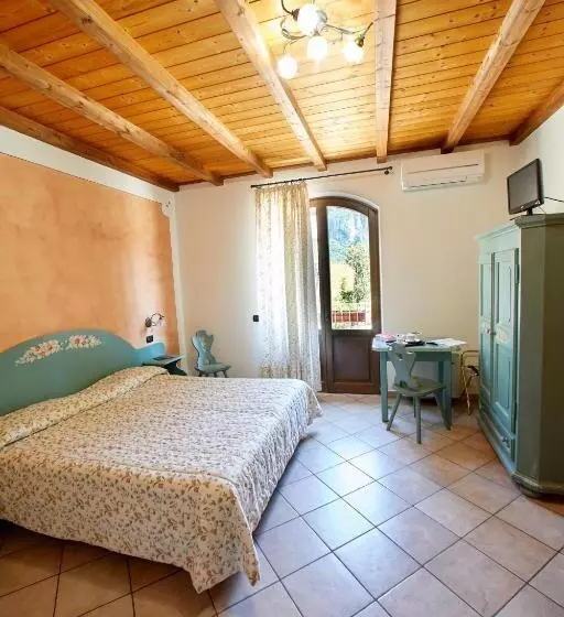 ホテル Agriturismo Roeno