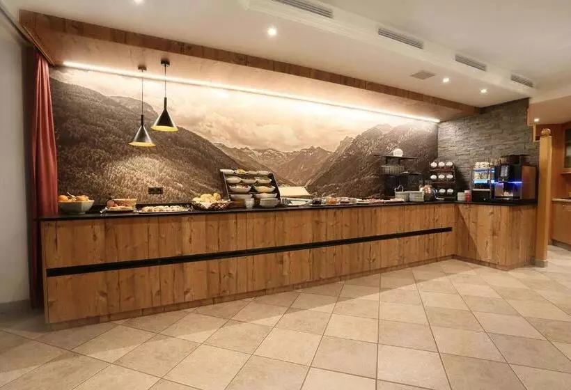 Hotelli Pension Alpenhof B&b