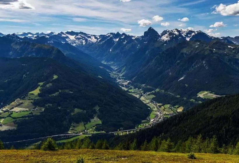 Hotelli Pension Alpenhof B&b