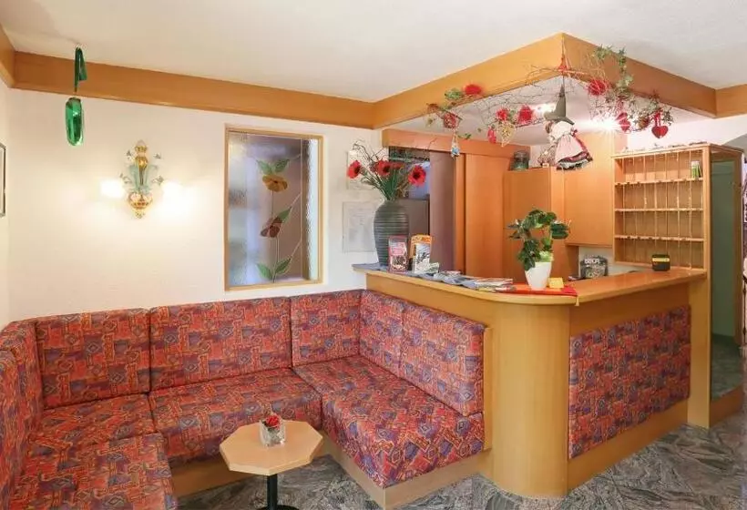 Hotelli Pension Alpenhof B&b