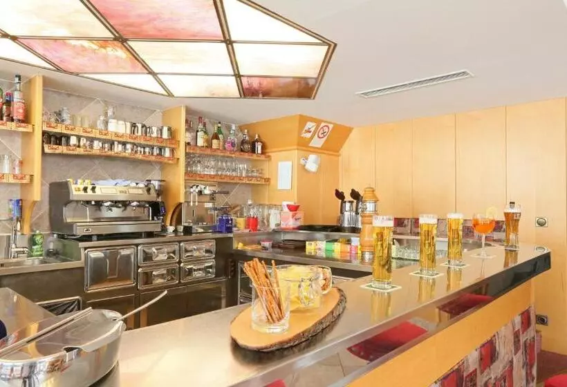 Hotelli Pension Alpenhof B&b