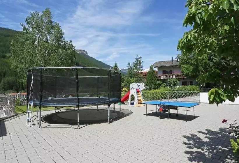 Hotelli Pension Alpenhof B&b