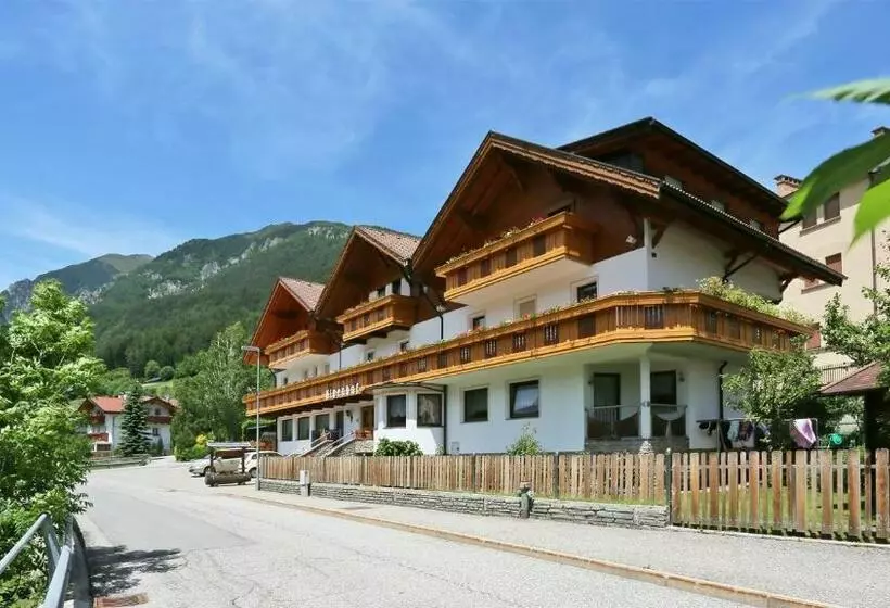 Hotelli Pension Alpenhof B&b