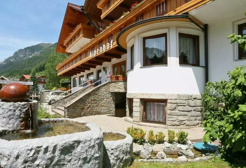 Hotelli Pension Alpenhof B&b