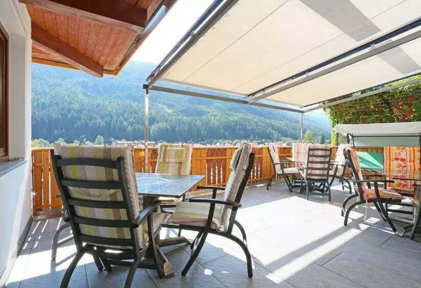 Hotelli Pension Alpenhof B&b