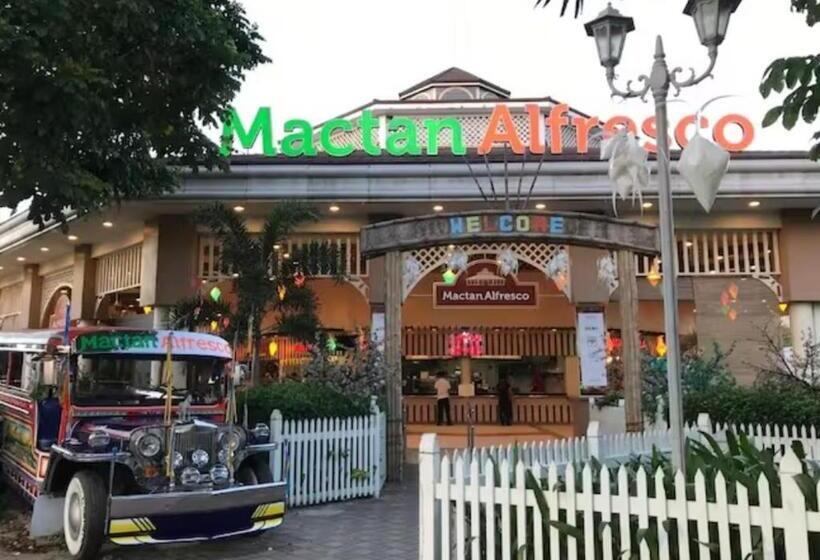 Cebu Cozy Ocean View 1br,17th,pool,wifi,mactan