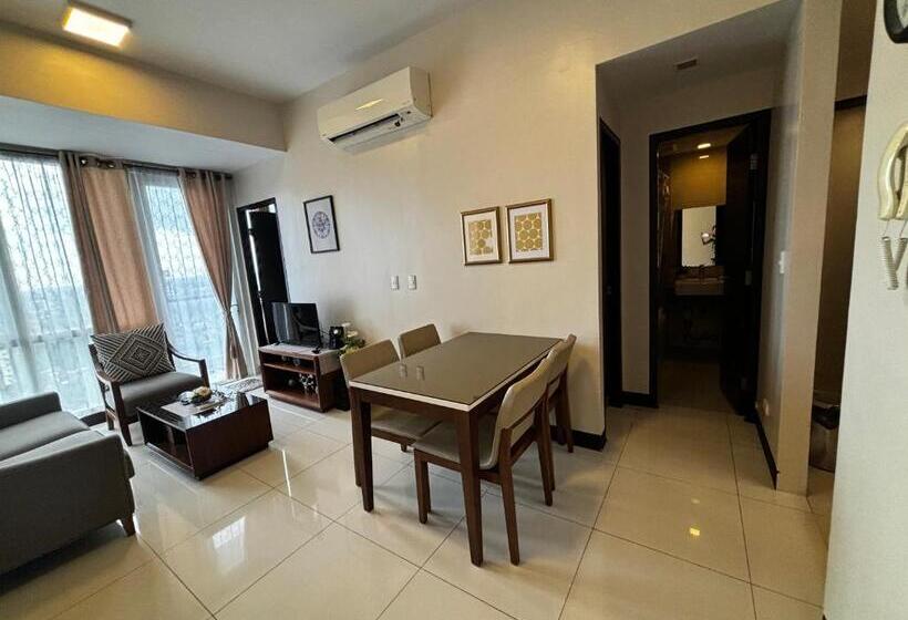 Cebu Cozy Ocean View 1br,17th,pool,wifi,mactan