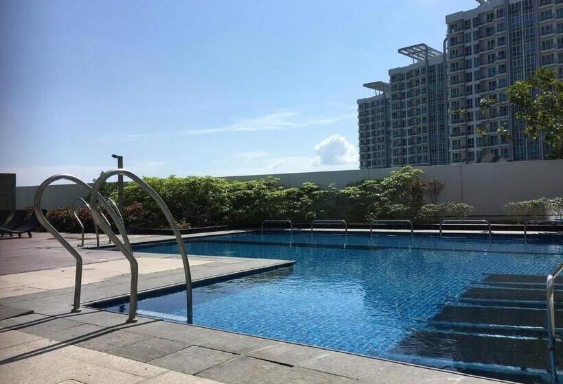 Cebu Cozy Ocean View 1br,17th,pool,wifi,mactan