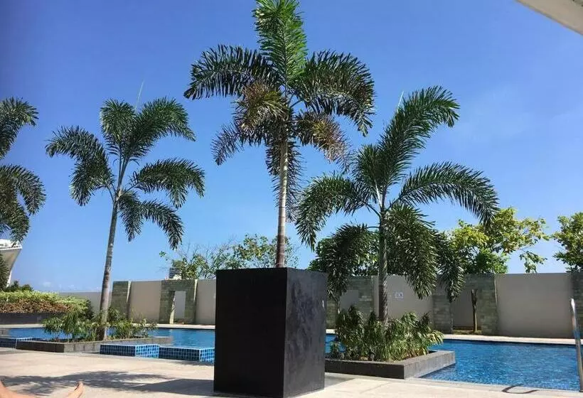 Cebu Cozy Ocean View 1br,17th,pool,wifi,mactan