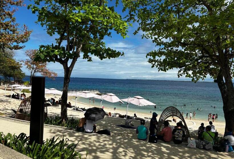 Cebu Cozy Ocean View 1br,17th,pool,wifi,mactan